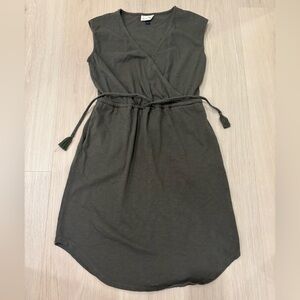 Dark Green Sleeveless Dress with Tassel Tie